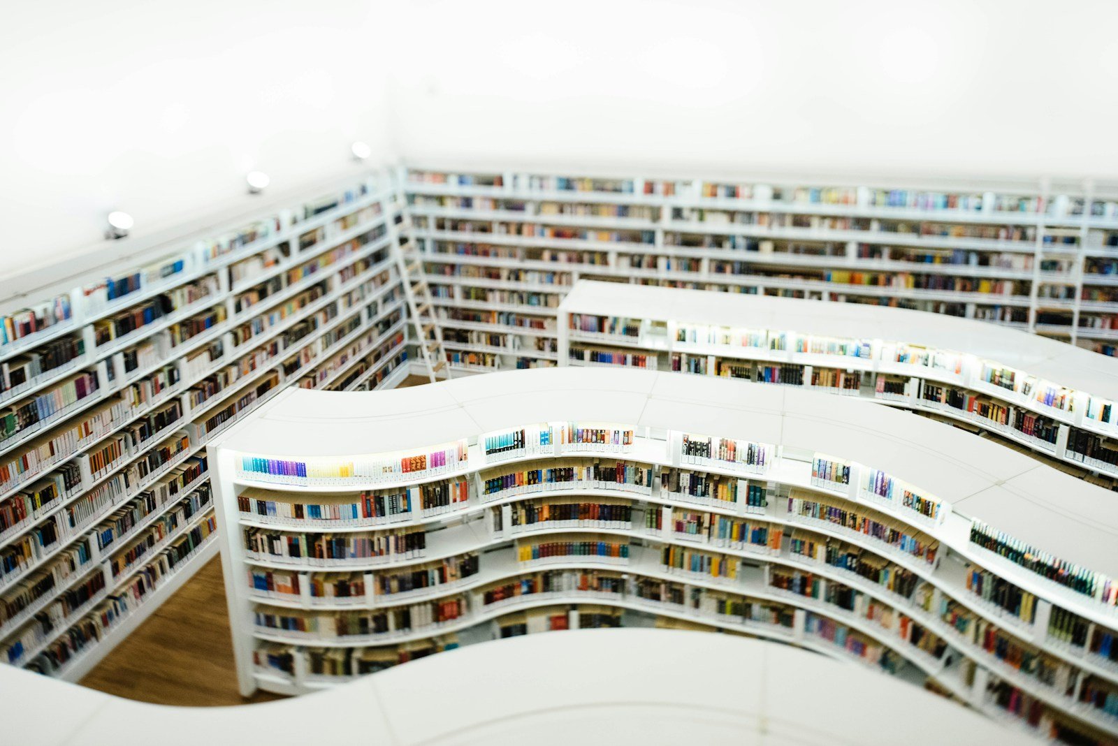 aerial view photography of library - Photo by CHUTTERSNAP